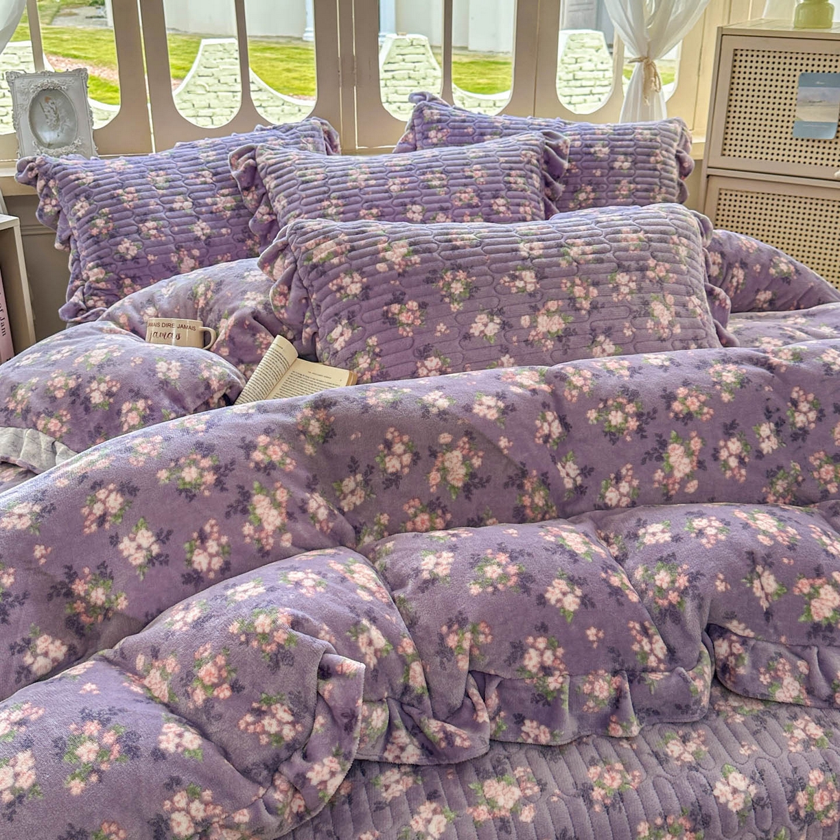 91家纺网 家纺一手货源 找家纺 美梦家纺 2025新款牛奶绒花边夹棉床盖四件套 豆蔻