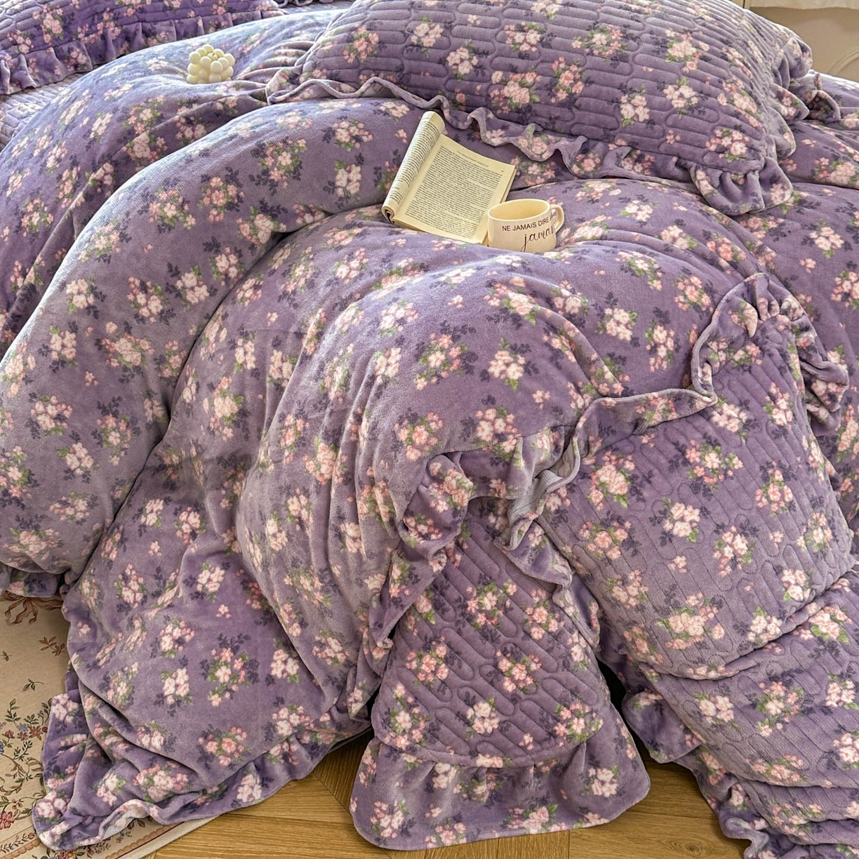 91家纺网 家纺一手货源 找家纺 美梦家纺 2025新款牛奶绒花边夹棉床盖四件套 豆蔻