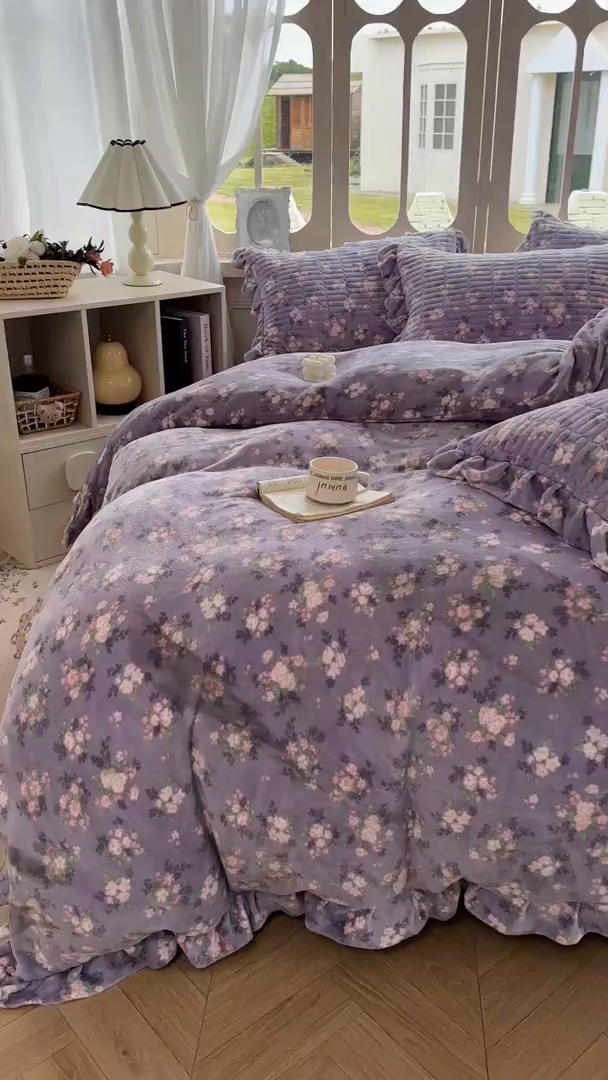 91家纺网 家纺一手货源 找家纺 美梦家纺 2025新款牛奶绒花边夹棉床盖四件套 豆蔻