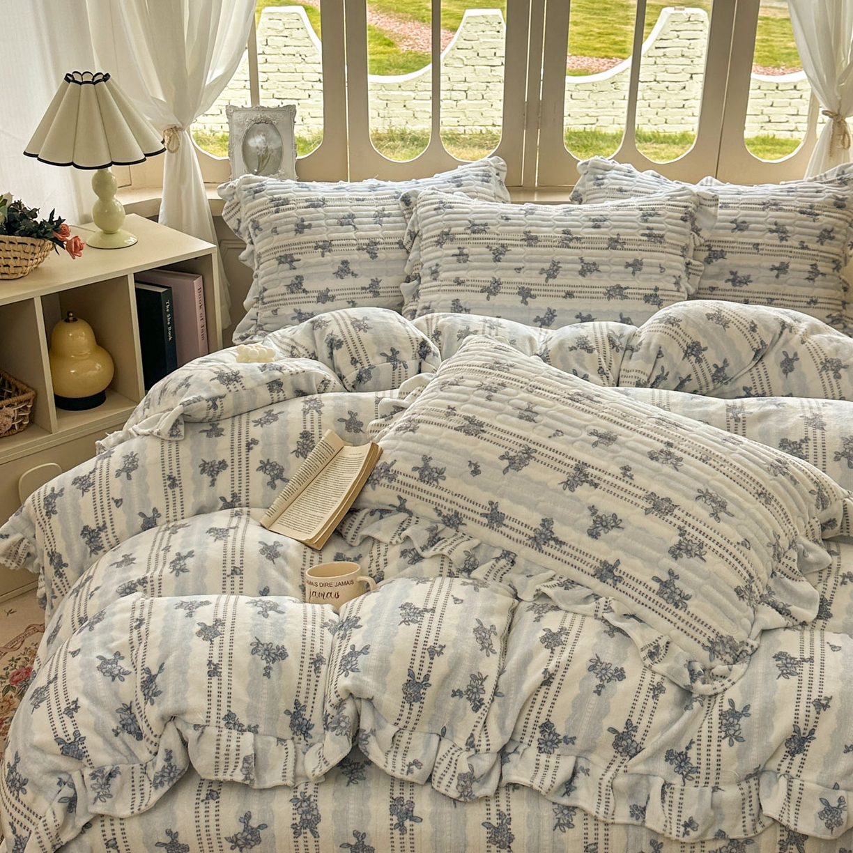 91家纺网 家纺一手货源 找家纺 美梦家纺 2025新款牛奶绒花边夹棉床盖四件套 蕾丝花-蓝