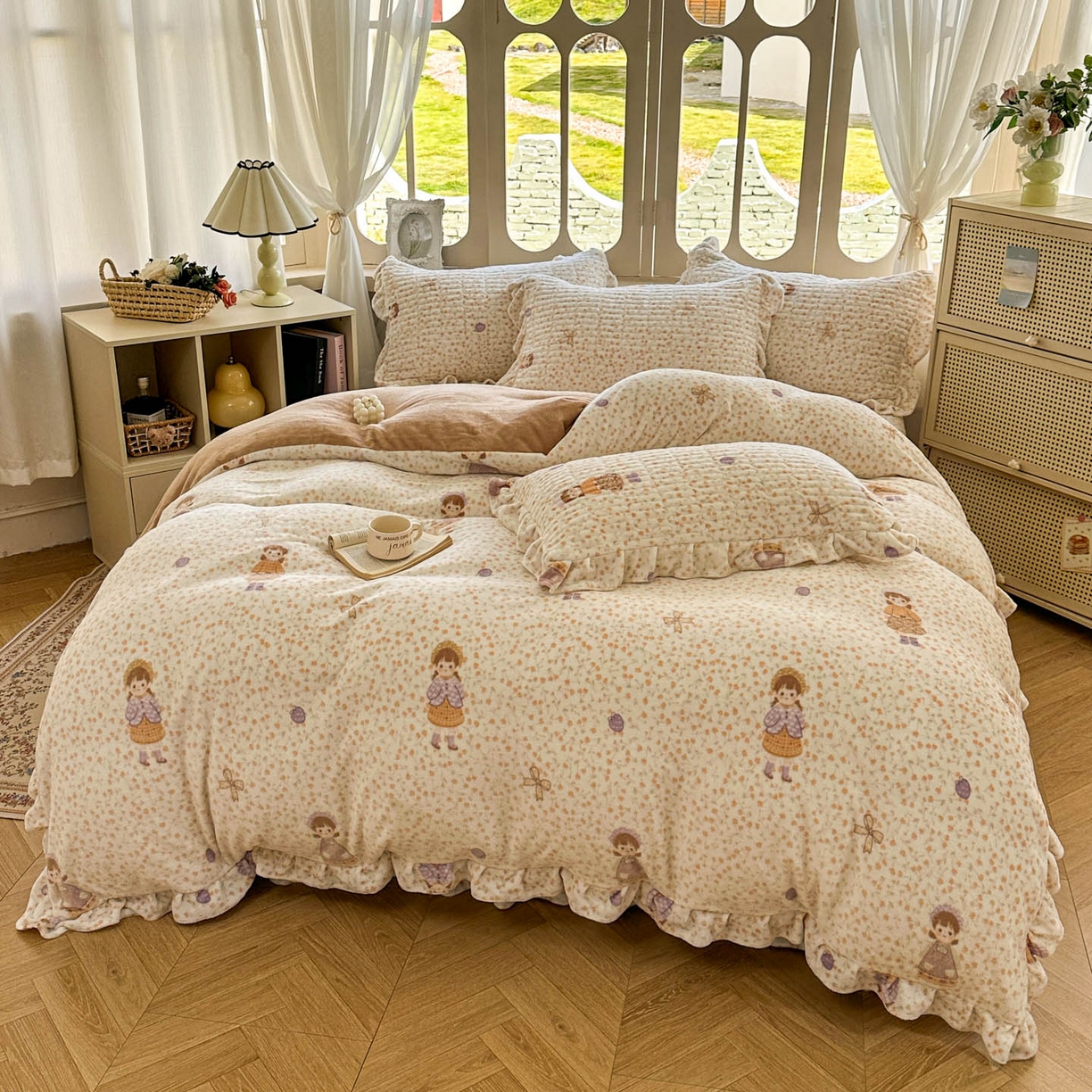 91家纺网 家纺一手货源 找家纺 美梦家纺 2025新款牛奶绒花边夹棉床盖四件套 甜美女孩