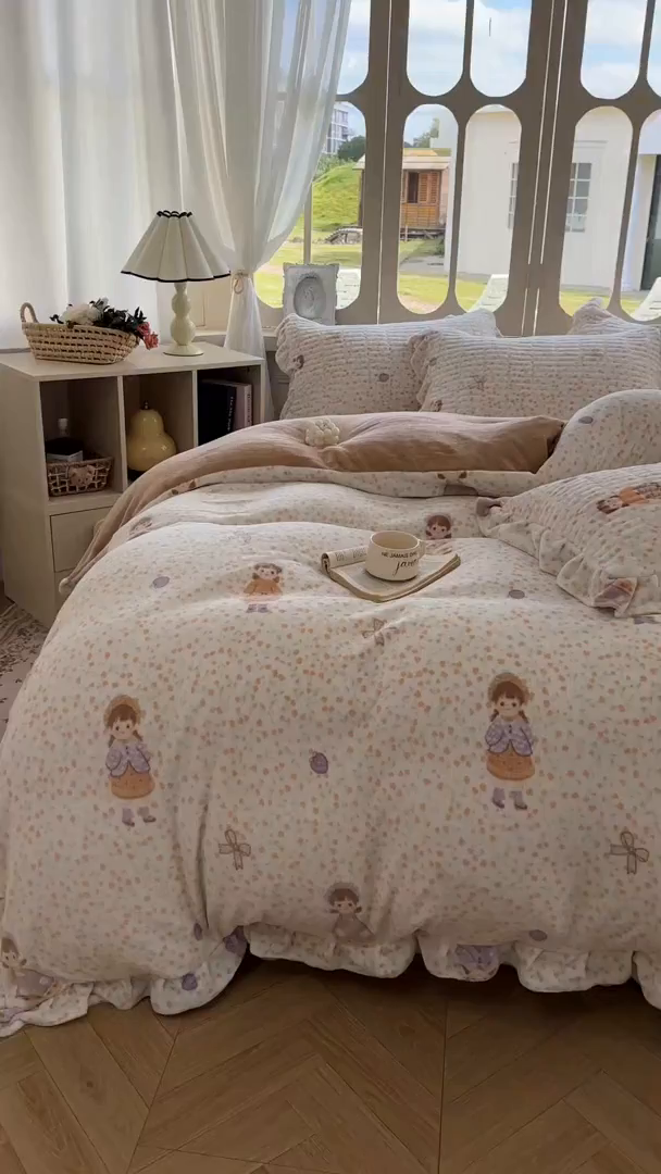 91家纺网 家纺一手货源 找家纺 美梦家纺 2025新款牛奶绒花边夹棉床盖四件套 甜美女孩