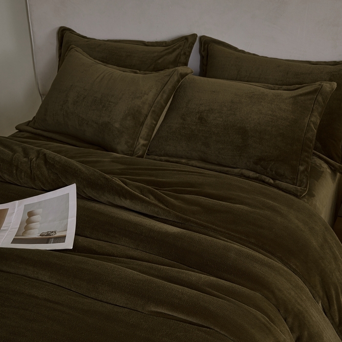 91家纺网 家纺一手货源 找家纺 禧禾 2025新款A类300G醇厚速暖绒四件套牛奶绒四件套橄榄绿