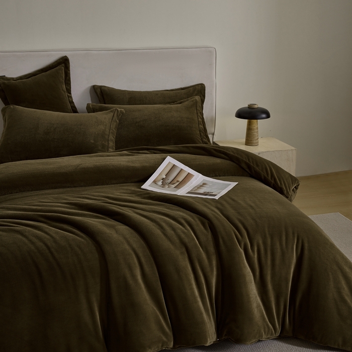 91家纺网 家纺一手货源 找家纺 禧禾 2025新款A类300G醇厚速暖绒四件套牛奶绒四件套橄榄绿