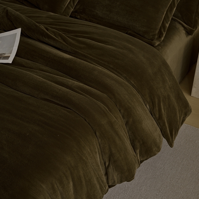 91家纺网 家纺一手货源 找家纺 禧禾 2025新款A类300G醇厚速暖绒四件套牛奶绒四件套橄榄绿