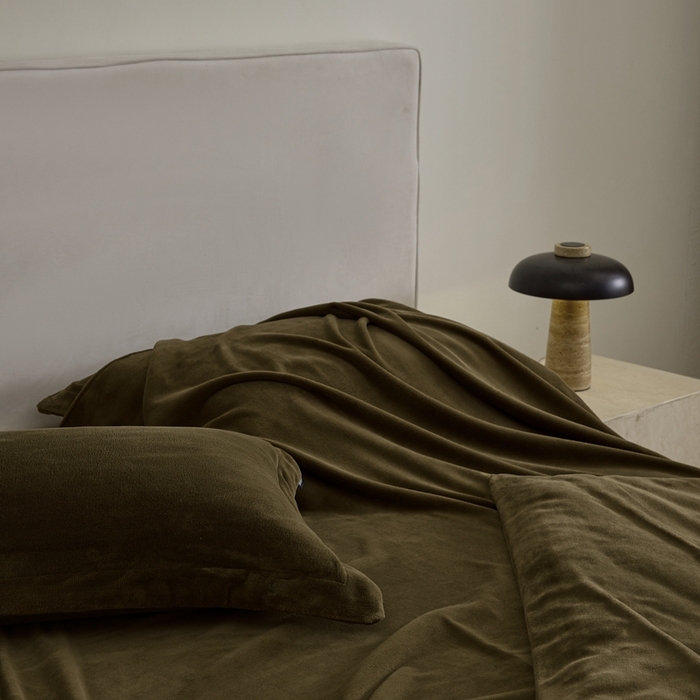 91家纺网 家纺一手货源 找家纺 禧禾 2025新款A类300G醇厚速暖绒四件套牛奶绒四件套橄榄绿