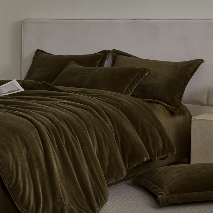 91家纺网 家纺一手货源 找家纺 禧禾 2025新款A类300G醇厚速暖绒四件套牛奶绒四件套橄榄绿