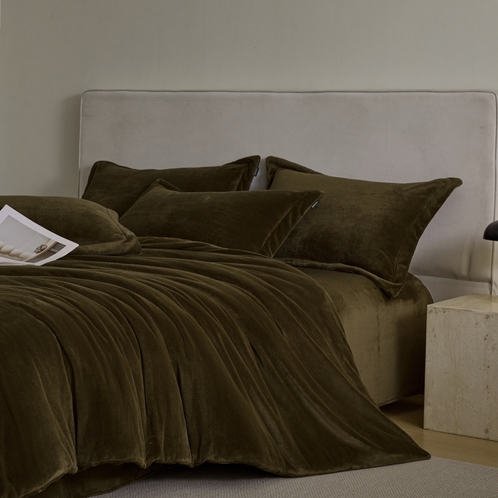 91家纺网 家纺一手货源 找家纺 禧禾 2025新款A类300G醇厚速暖绒四件套牛奶绒四件套橄榄绿