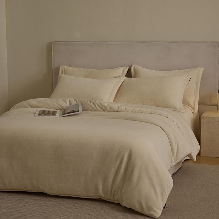 91家纺网 家纺一手货源 找家纺 禧禾 2025新款A类300G醇厚速暖绒四件套牛奶绒四件套奶芙黄