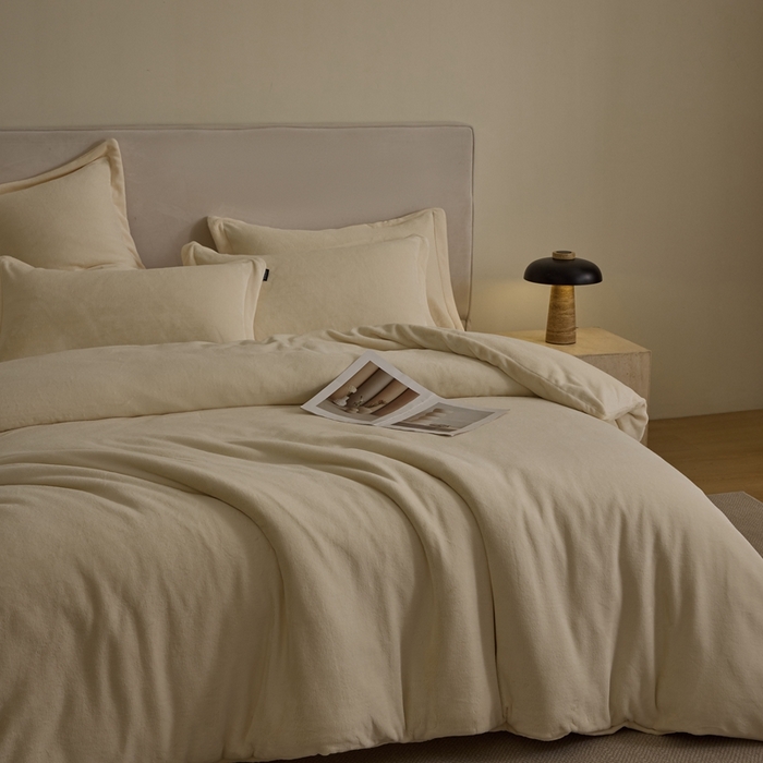 91家纺网 家纺一手货源 找家纺 禧禾 2025新款A类300G醇厚速暖绒四件套牛奶绒四件套奶芙黄