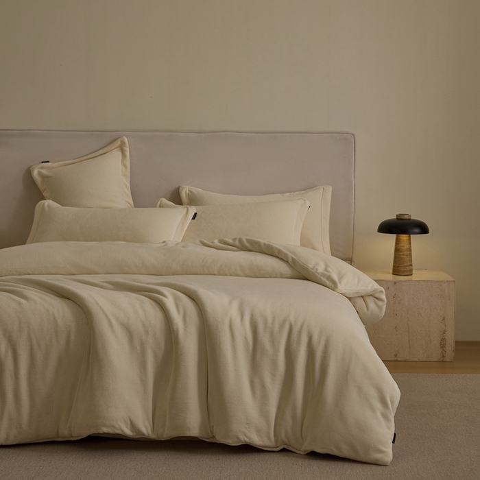 91家纺网 家纺一手货源 找家纺 禧禾 2025新款A类300G醇厚速暖绒四件套牛奶绒四件套奶芙黄