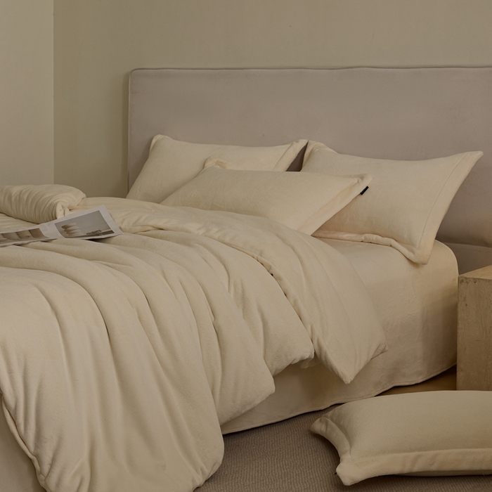 91家纺网 家纺一手货源 找家纺 禧禾 2025新款A类300G醇厚速暖绒四件套牛奶绒四件套奶芙黄