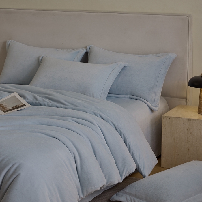 91家纺网 家纺一手货源 找家纺 禧禾 2025新款A类300G醇厚速暖绒四件套牛奶绒四件套雨灰蓝