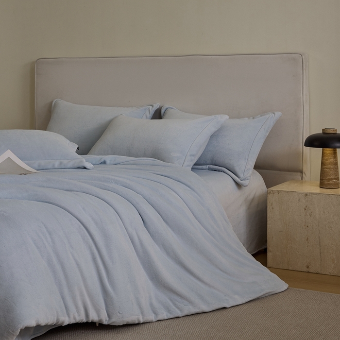 91家纺网 家纺一手货源 找家纺 禧禾 2025新款A类300G醇厚速暖绒四件套牛奶绒四件套雨灰蓝