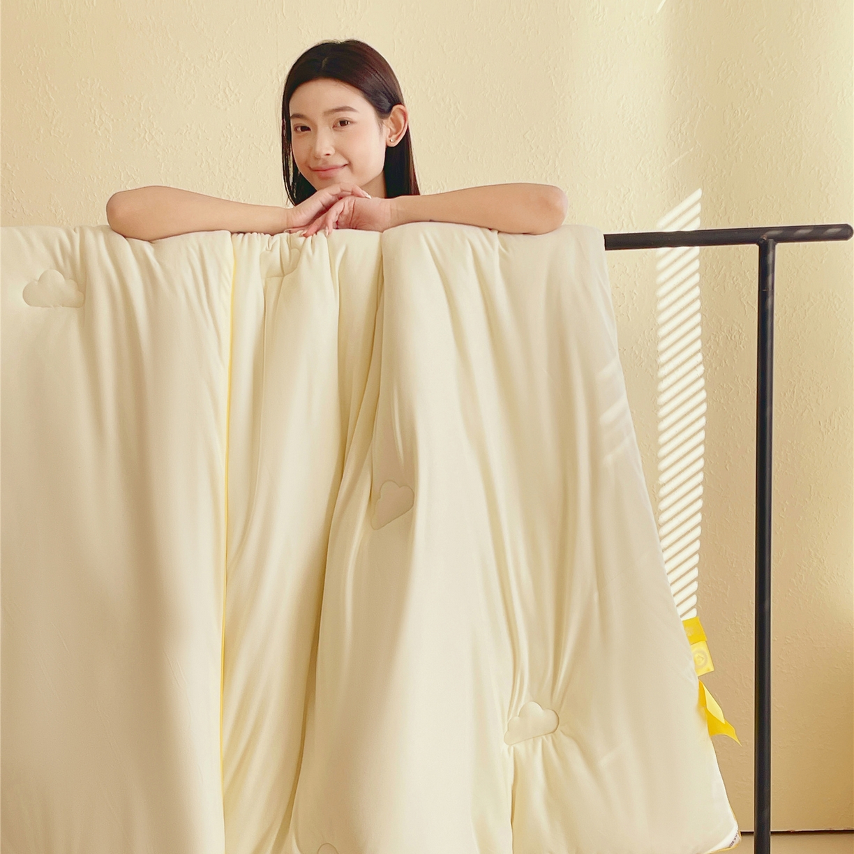 91家纺网 家纺一手货源 找家纺 佰亿莱 2026新款亲肤超柔云朵棉牛奶大豆被子被芯 月光白