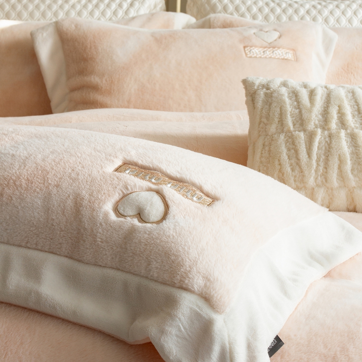 91家纺网 家纺一手货源 找家纺 馨蕊家居 2025新款秋冬法式高奢雪貂绒系列-绒云初（会员-10）控价388/408 绒云初-奶咖