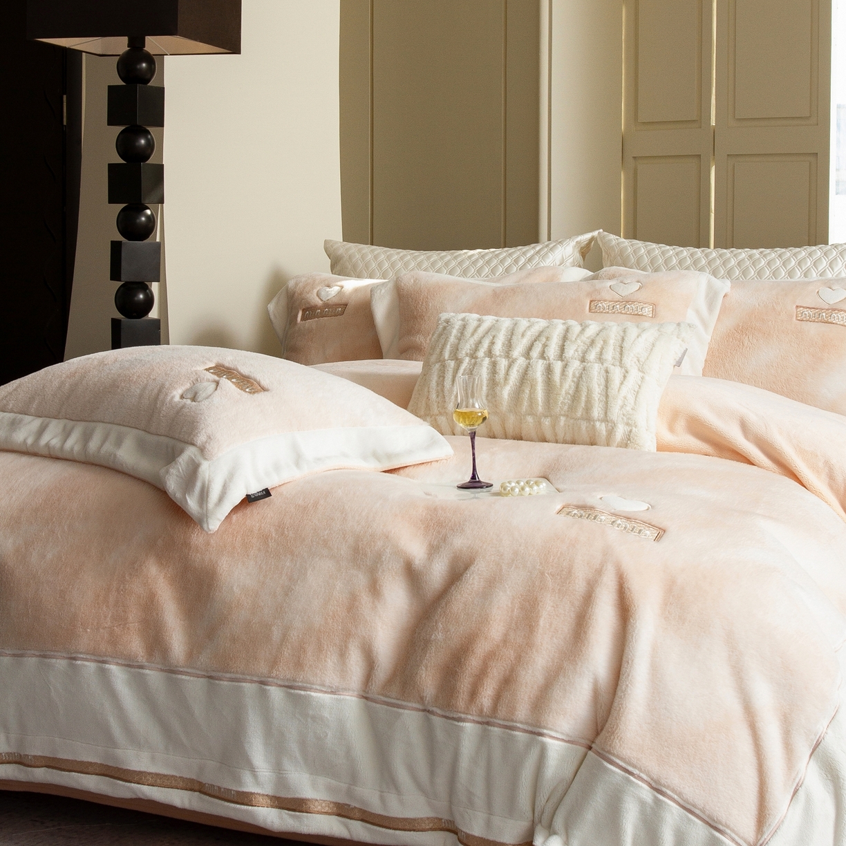 91家纺网 家纺一手货源 找家纺 馨蕊家居 2025新款秋冬法式高奢雪貂绒系列-绒云初（会员-10）控价388/408 绒云初-奶咖