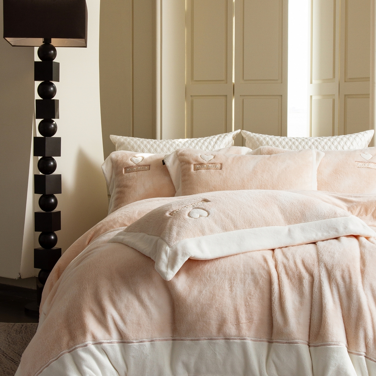 91家纺网 家纺一手货源 找家纺 馨蕊家居 2025新款秋冬法式高奢雪貂绒系列-绒云初（会员-10）控价388/408 绒云初-奶咖