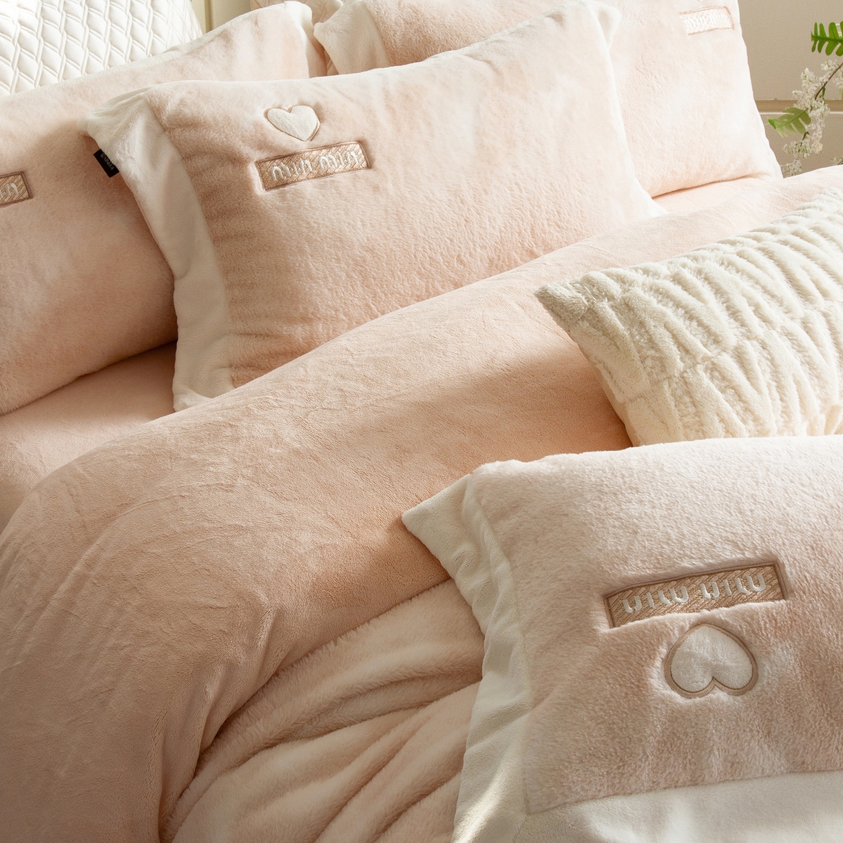 91家纺网 家纺一手货源 找家纺 馨蕊家居 2025新款秋冬法式高奢雪貂绒系列-绒云初（会员-10）控价388/408 绒云初-奶咖