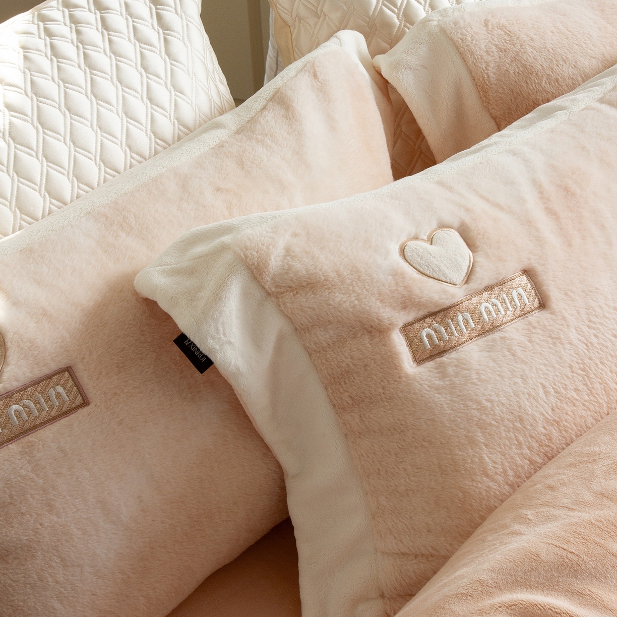 91家纺网 家纺一手货源 找家纺 馨蕊家居 2025新款秋冬法式高奢雪貂绒系列-绒云初（会员-10）控价388/408 绒云初-奶咖