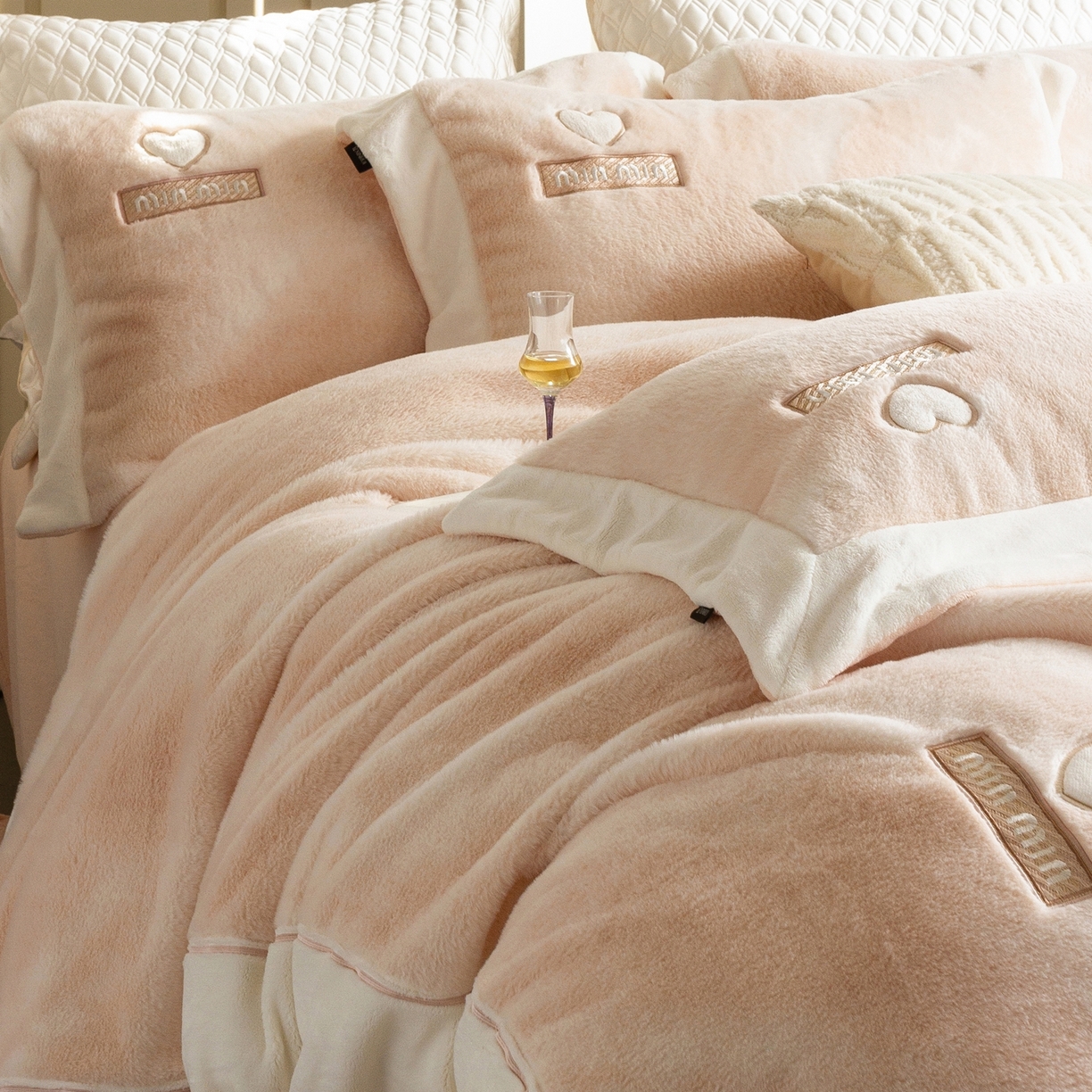 91家纺网 家纺一手货源 找家纺 馨蕊家居 2025新款秋冬法式高奢雪貂绒系列-绒云初（会员-10）控价388/408 绒云初-奶咖