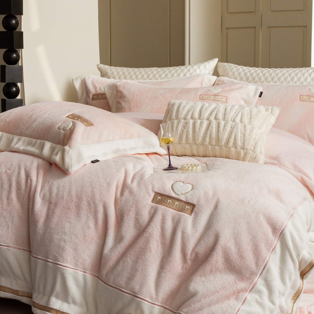 91家纺网 家纺一手货源 找家纺 馨蕊家居 2025新款秋冬法式高奢雪貂绒系列-绒云初（会员-10）控价388/408 绒云初-蔷薇粉