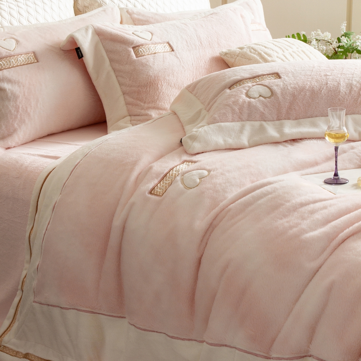 91家纺网 家纺一手货源 找家纺 馨蕊家居 2025新款秋冬法式高奢雪貂绒系列-绒云初（会员-10）控价388/408 绒云初-蔷薇粉