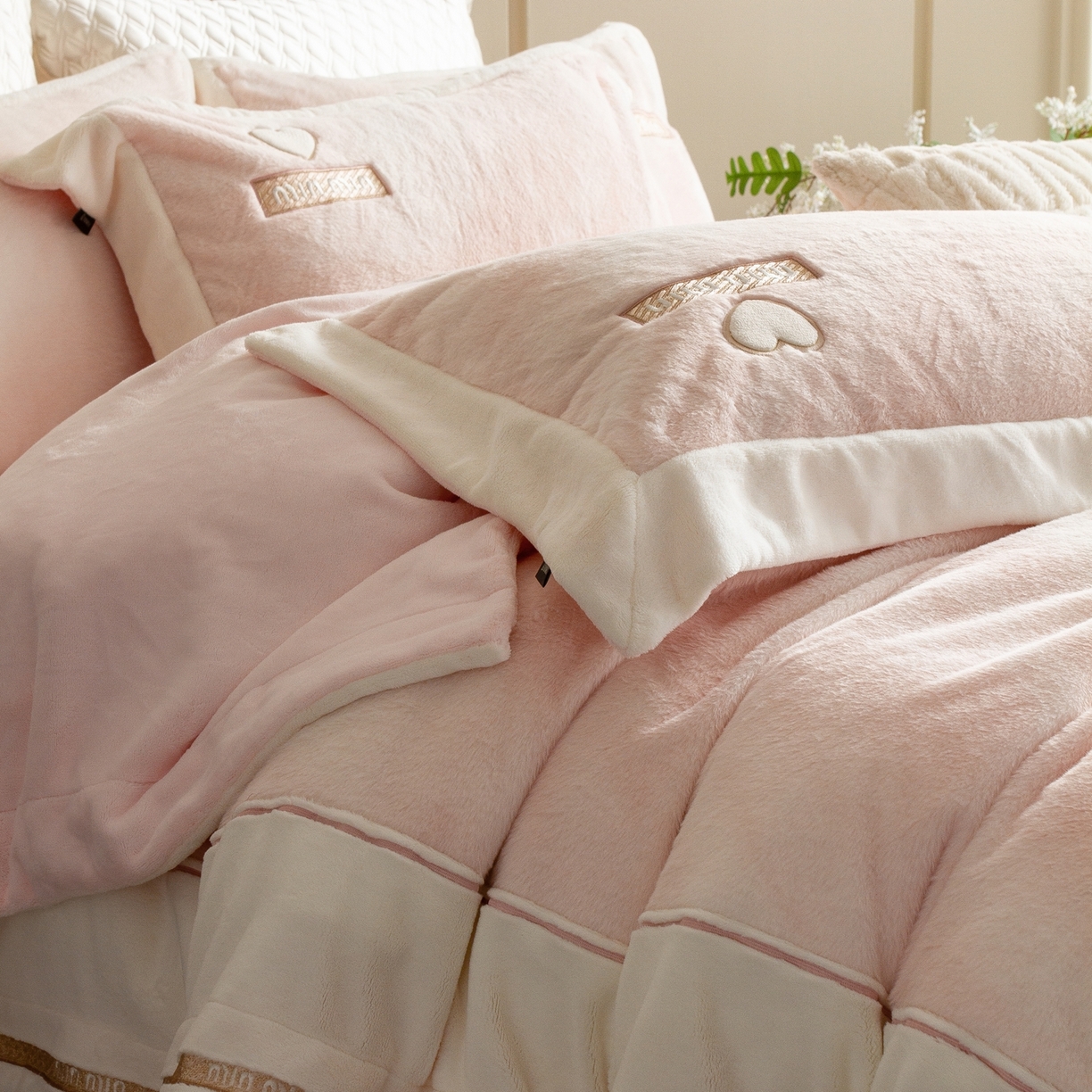 91家纺网 家纺一手货源 找家纺 馨蕊家居 2025新款秋冬法式高奢雪貂绒系列-绒云初（会员-10）控价388/408 绒云初-蔷薇粉