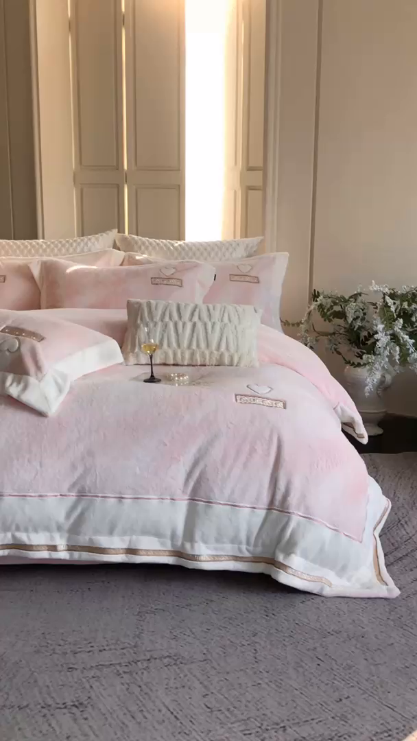 91家纺网 家纺一手货源 找家纺 馨蕊家居 2025新款秋冬法式高奢雪貂绒系列-绒云初（会员-10）控价388/408 绒云初-蔷薇粉