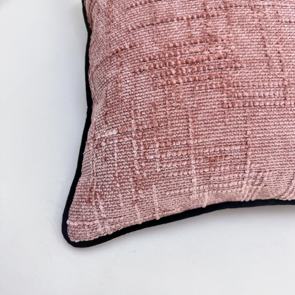 91家纺网 家纺一手货源 找家纺 爱家居 2025新款纯色加厚雪尼尔纹理抱枕轻奢家居靠垫沙发床头靠包枕可拆洗 轻奢雪尼尔—粉