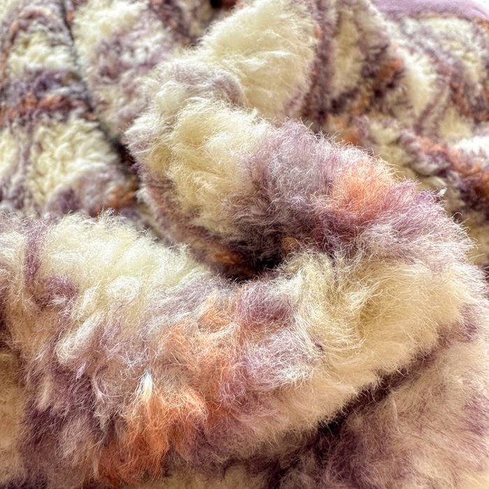 91家纺网 家纺一手货源 找家纺 （总）古本家居 2025新款羊驼绒格子毛球款抱枕被