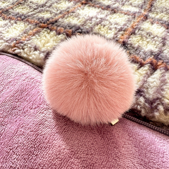 91家纺网 家纺一手货源 找家纺 （总）古本家居 2025新款羊驼绒格子毛球款抱枕被