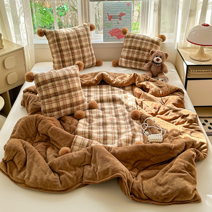 古本家居 2025新款羊驼绒格子毛球款抱枕被 羊驼绒奶茶格毛球