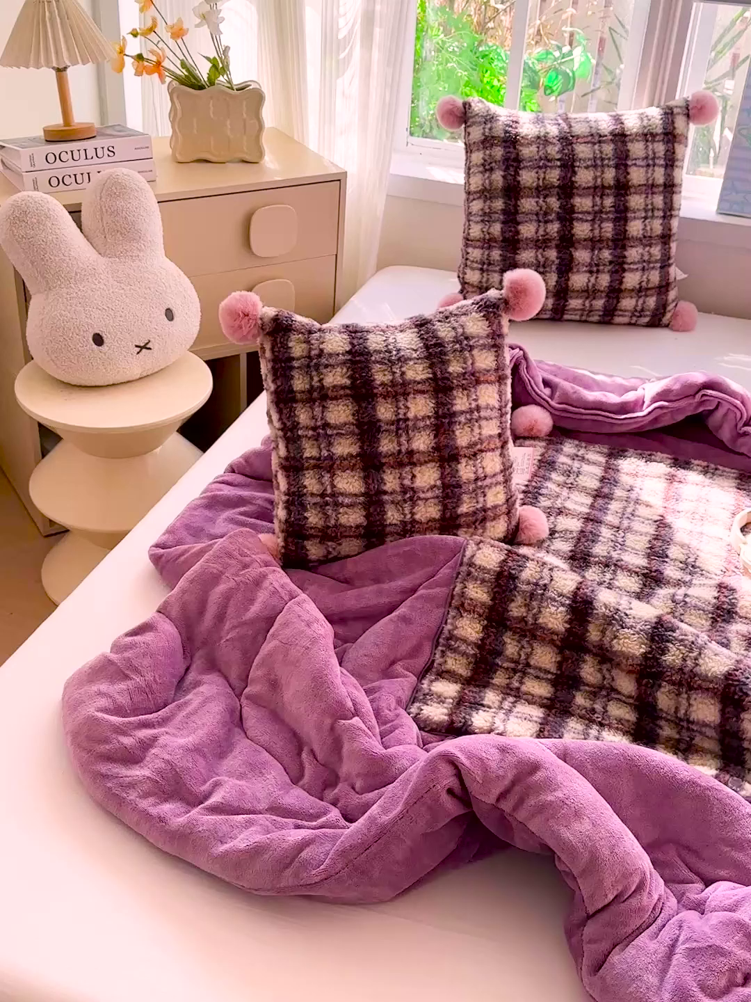 91家纺网 家纺一手货源 找家纺 （总）古本家居 2025新款羊驼绒格子毛球款抱枕被