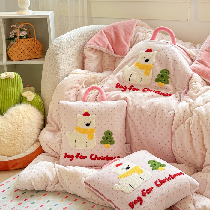 91家纺网 家纺一手货源 找家纺 古本家居 2025新款牛奶绒毛巾绣狗狗熊熊款抱枕被 牛奶绒粉波点小白狗