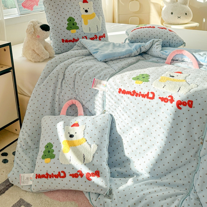 91家纺网 家纺一手货源 找家纺 古本家居 2025新款牛奶绒毛巾绣狗狗熊熊款抱枕被 牛奶绒蓝波点小白狗