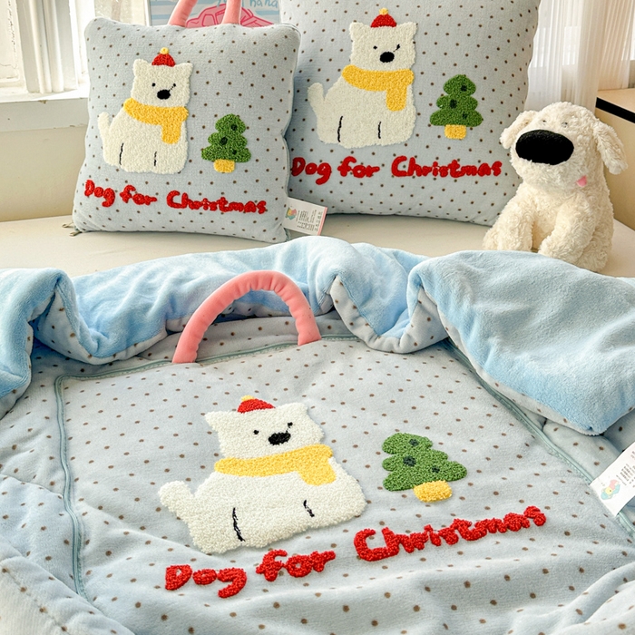 91家纺网 家纺一手货源 找家纺 古本家居 2025新款牛奶绒毛巾绣狗狗熊熊款抱枕被 牛奶绒蓝波点小白狗