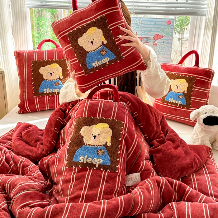 91家纺网 家纺一手货源 找家纺 （总）古本家居 2025新款牛奶绒毛巾绣狗狗熊熊款抱枕被