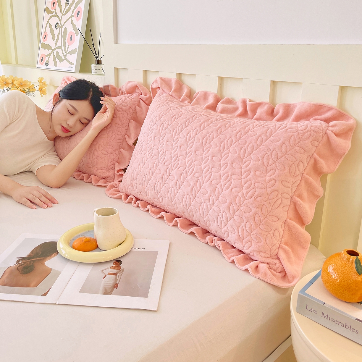 91家纺网 家纺一手货源 找家纺 芯宜佳 2025新款加厚牛奶绒夹棉花边短枕套 幸运草-淡粉