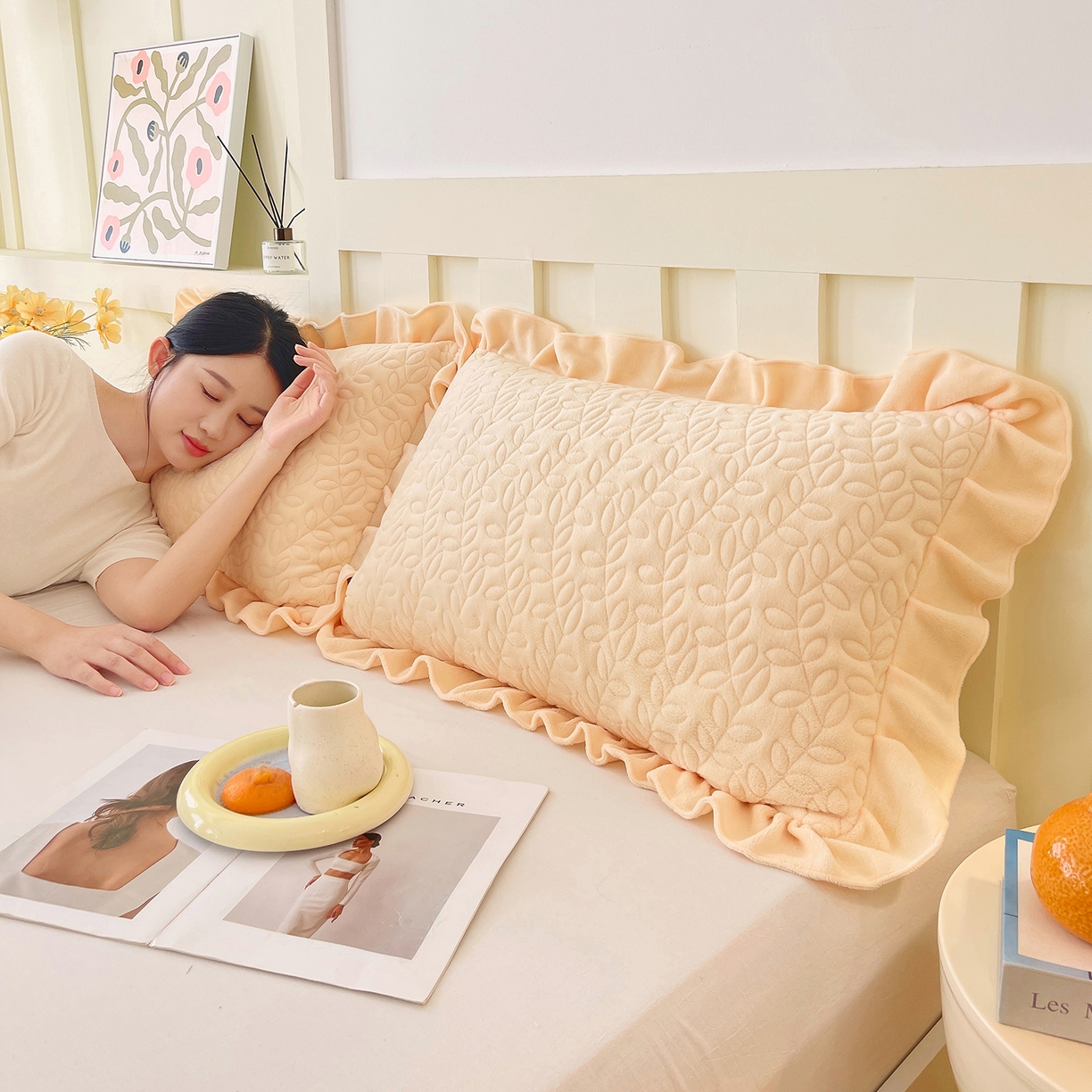 91家纺网 家纺一手货源 找家纺 芯宜佳 2025新款加厚牛奶绒夹棉花边短枕套 幸运草-鹅黄