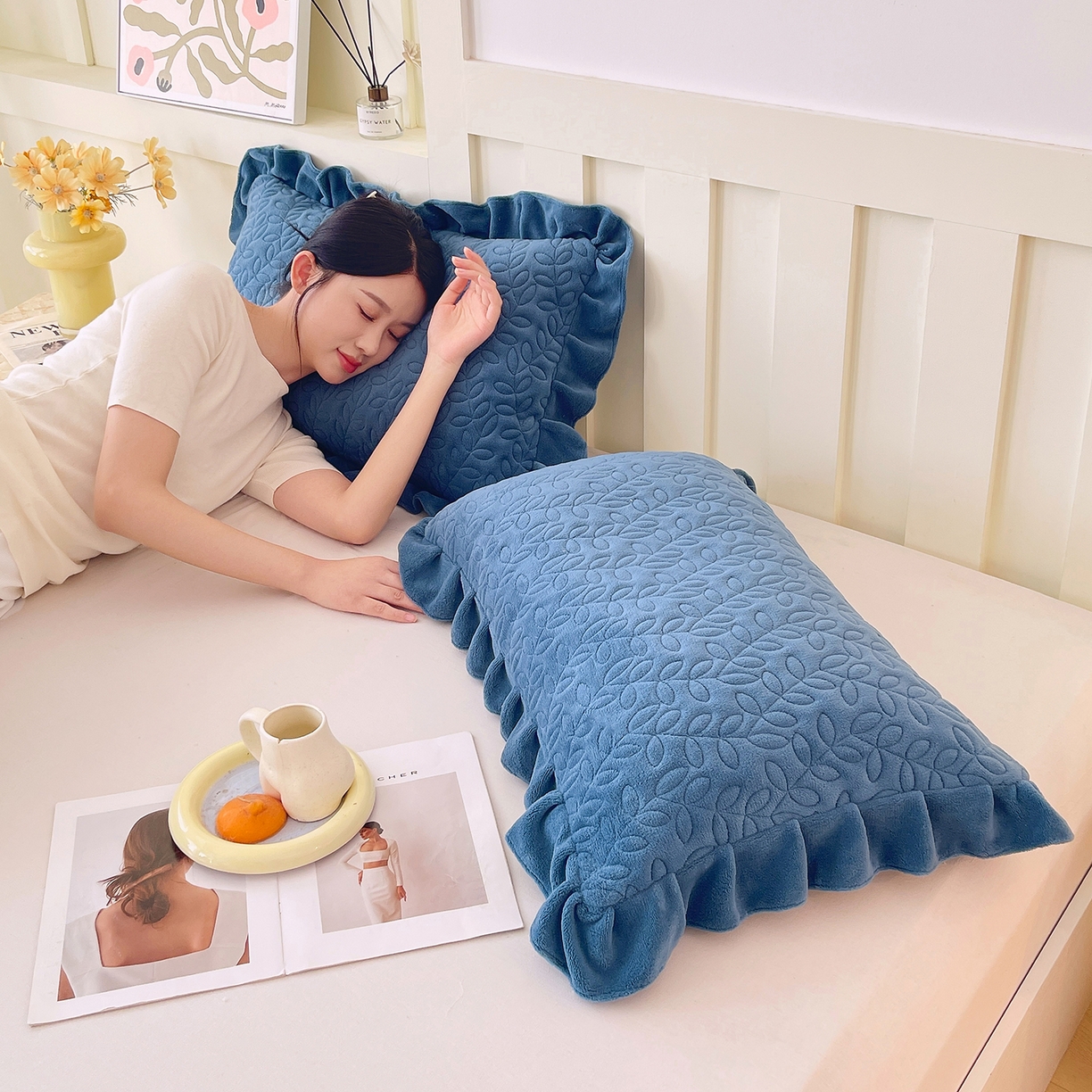 91家纺网 家纺一手货源 找家纺 芯宜佳 2025新款加厚牛奶绒夹棉花边短枕套 幸运草-雾兰