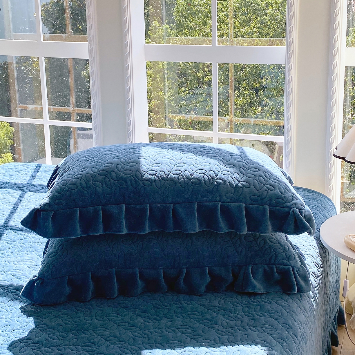 91家纺网 家纺一手货源 找家纺 芯宜佳 2025新款加厚牛奶绒夹棉花边短枕套 幸运草-雾兰