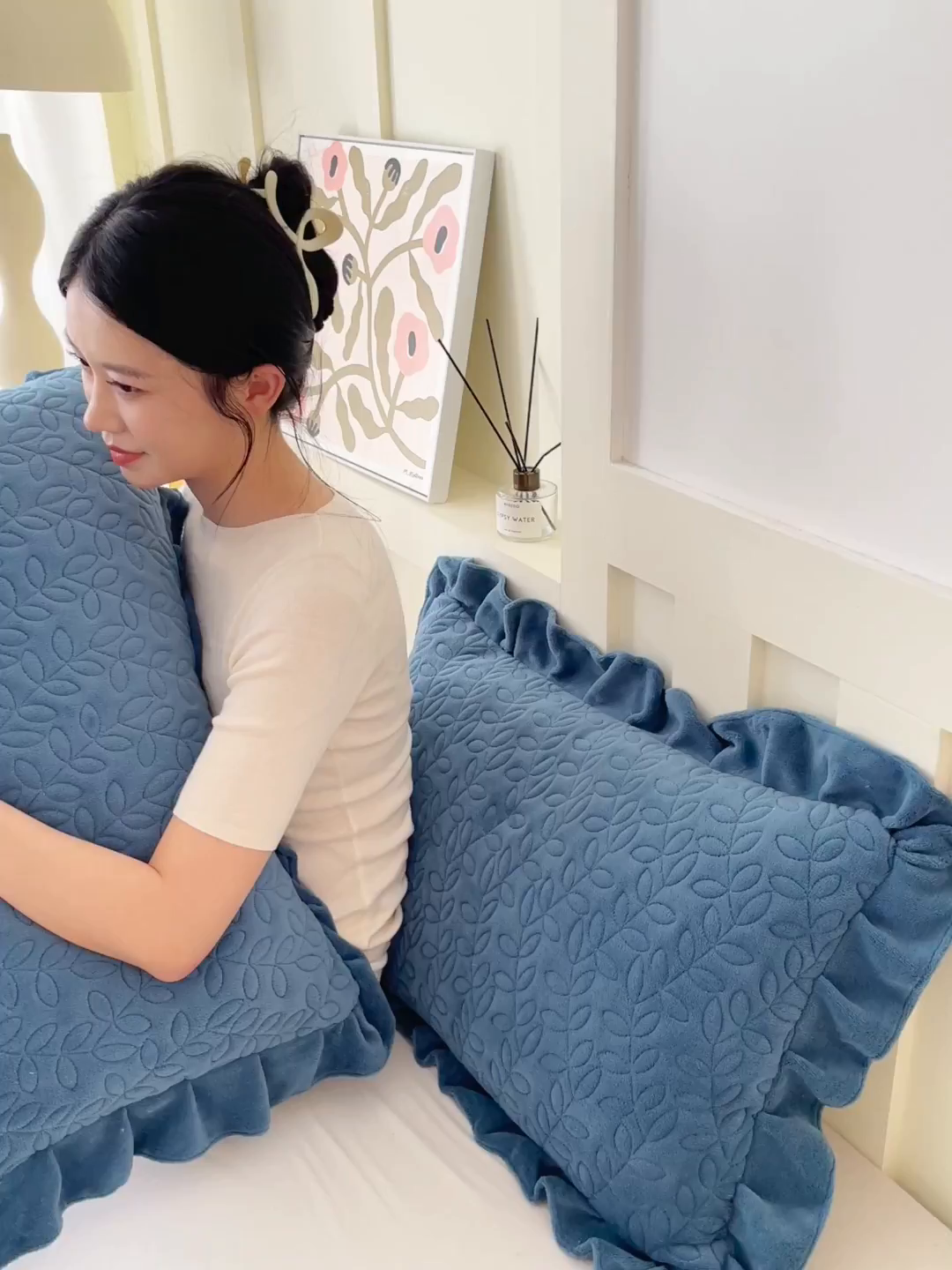 91家纺网 家纺一手货源 找家纺 芯宜佳 2025新款加厚牛奶绒夹棉花边短枕套 幸运草-雾兰