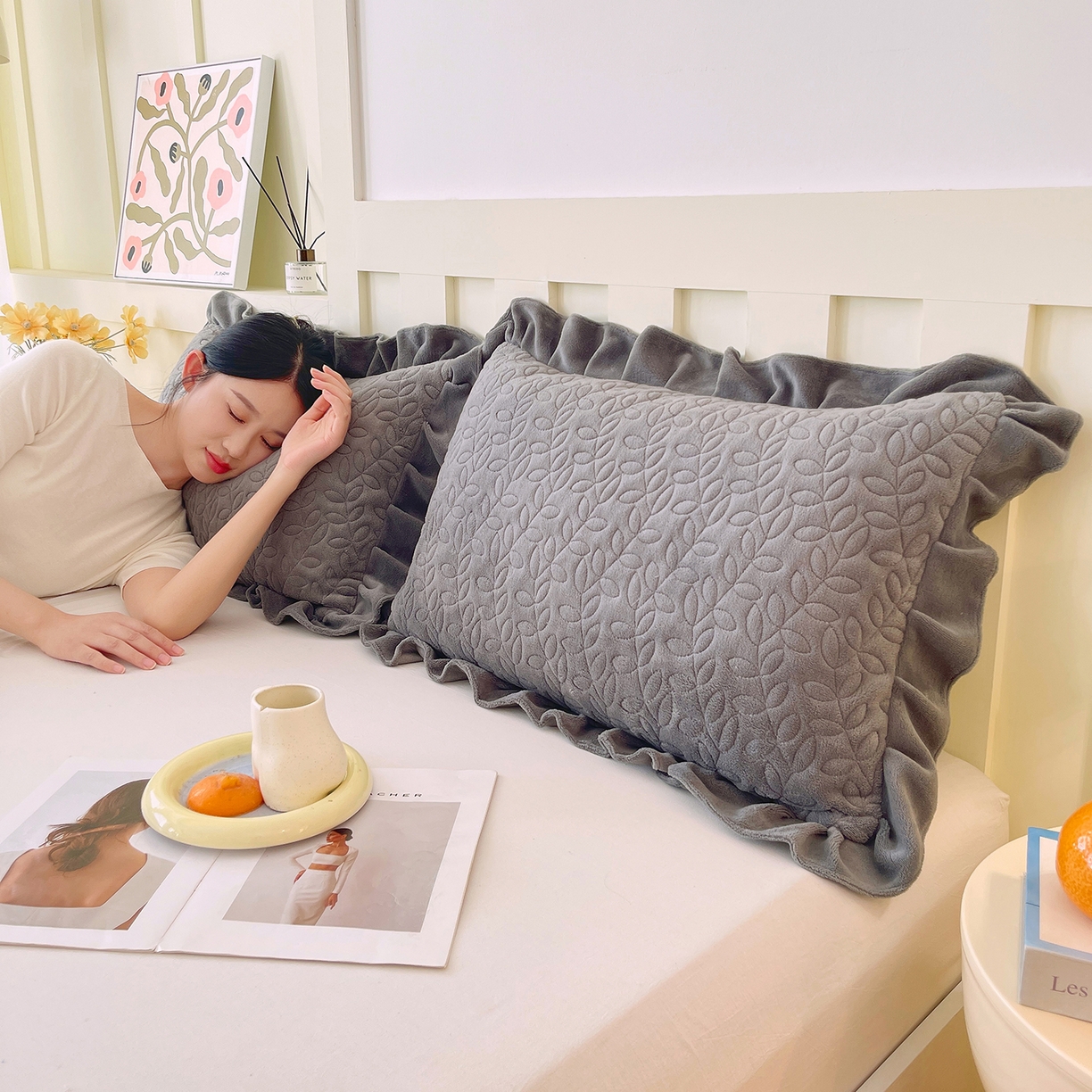 91家纺网 家纺一手货源 找家纺 芯宜佳 2025新款加厚牛奶绒夹棉花边短枕套 幸运草-高级灰