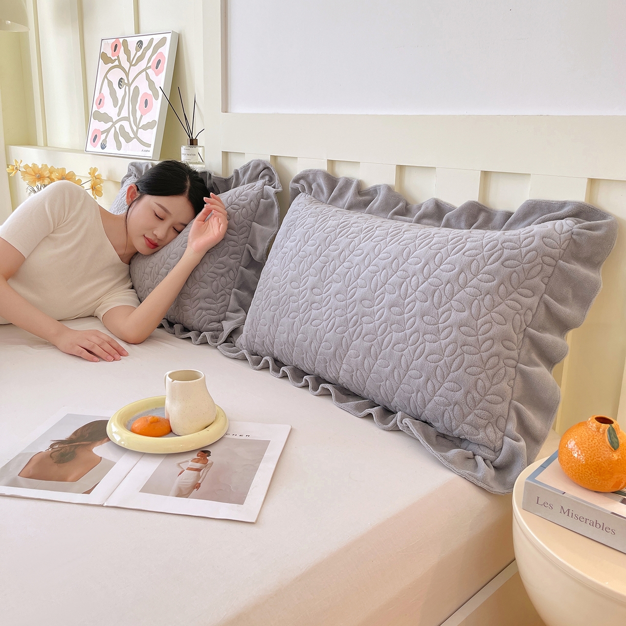 91家纺网 家纺一手货源 找家纺 芯宜佳 2025新款加厚牛奶绒夹棉花边短枕套 幸运草-银灰