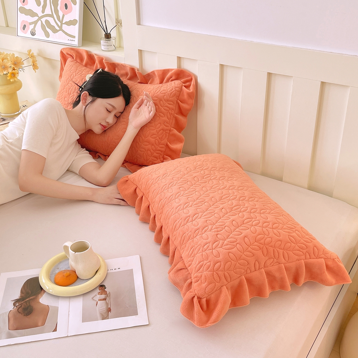 91家纺网 家纺一手货源 找家纺 芯宜佳 2025新款加厚牛奶绒夹棉花边短枕套 幸运草-桔色