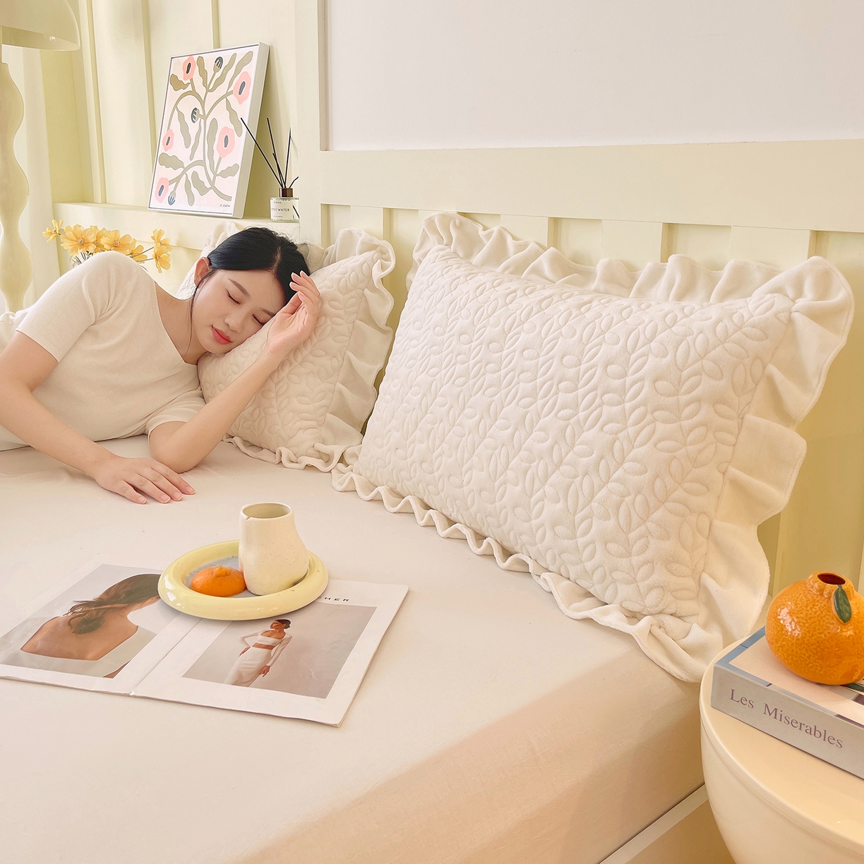 91家纺网 家纺一手货源 找家纺 芯宜佳 2025新款加厚牛奶绒夹棉花边短枕套 幸运草-奶白