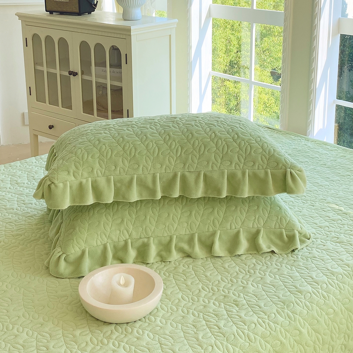 91家纺网 家纺一手货源 找家纺 芯宜佳 2025新款加厚牛奶绒夹棉花边短枕套 幸运草-嫩绿