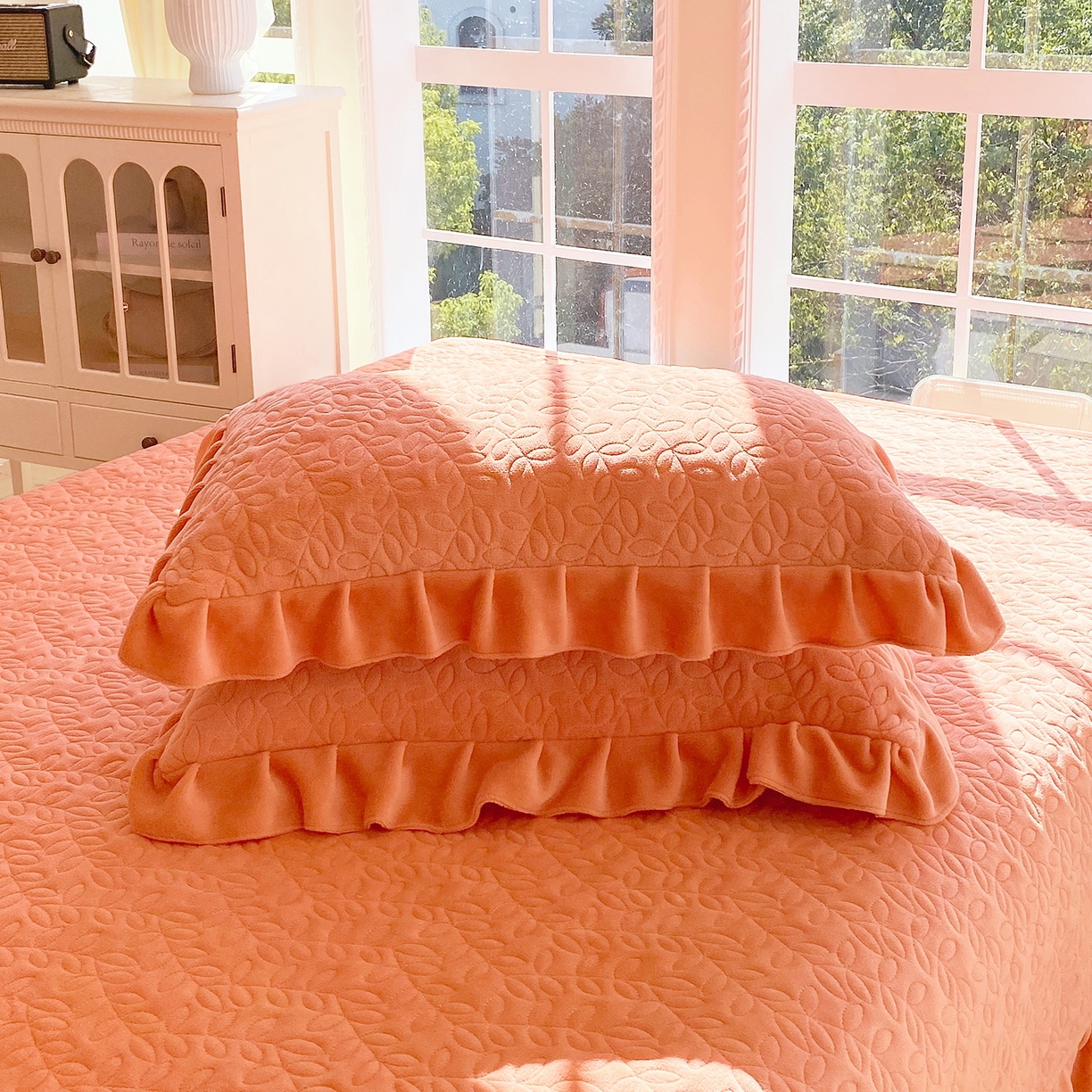 91家纺网 家纺一手货源 找家纺 芯宜佳 2025新款加厚牛奶绒夹棉花边短枕套 幸运草-桔色