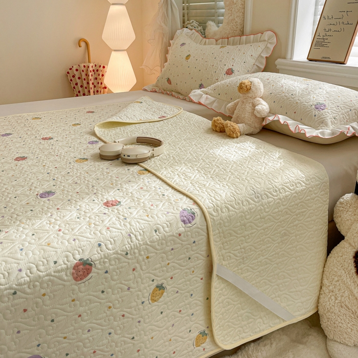 91家纺网 家纺一手货源 找家纺 羽爱家纺 新款舒适可定制全棉防滑床盖软席爱心草莓